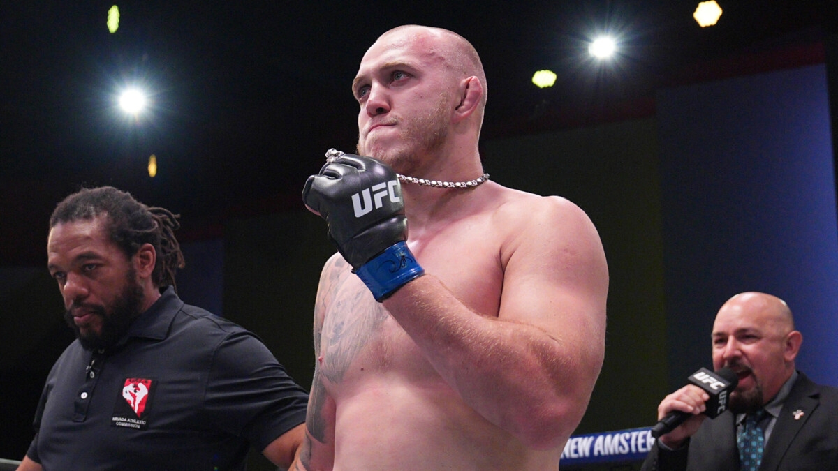 Сергей Спивак потерпел второе поражение подряд, уступив Кортесу на турнире UFC 316