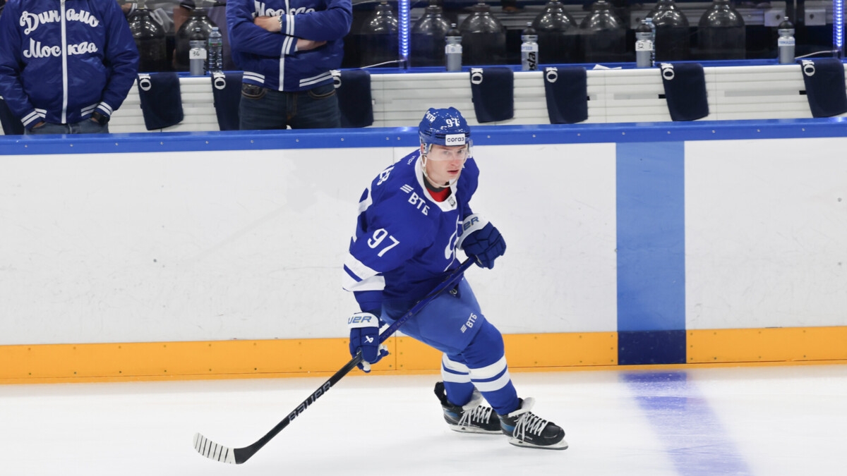 Хоккеист московского «Динамо» Гусев получл награду за 250 голов в лиге Хоккеист московского «Динамо» Гусев получл награду за 250 голов в лиге