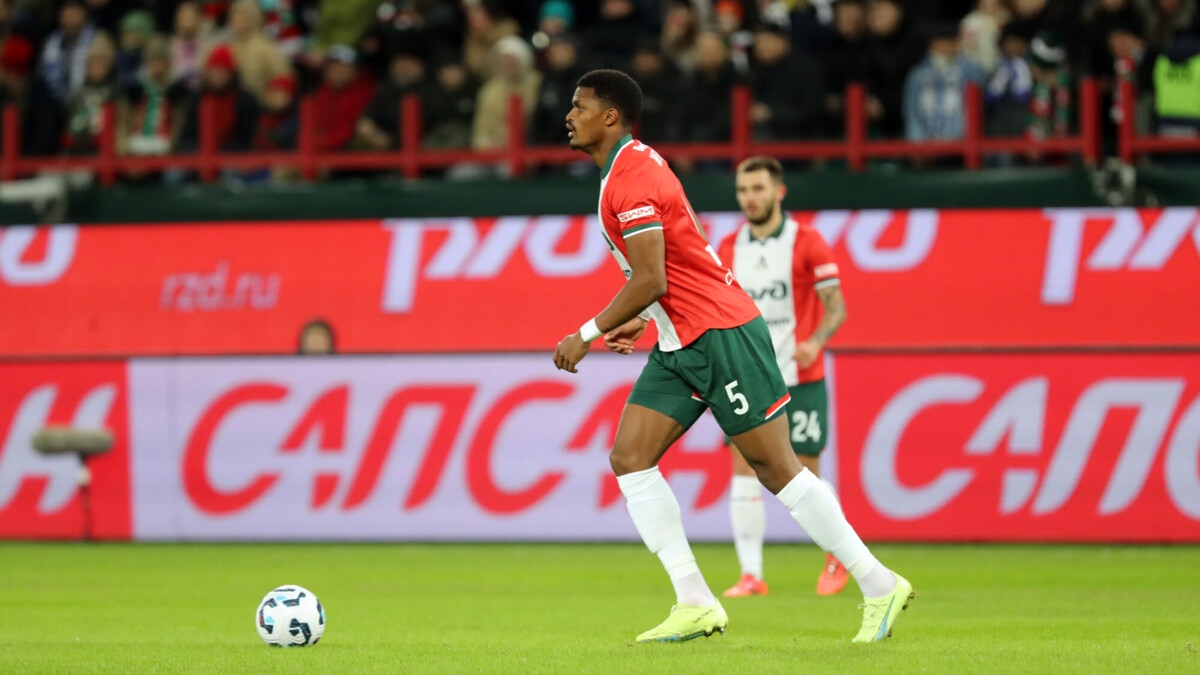 Защитник «Локомотива» Ньямси: «Нужно работать, чтобы вернуться в стартовый состав. Никто не хочет постоянно сидеть на скамейке»