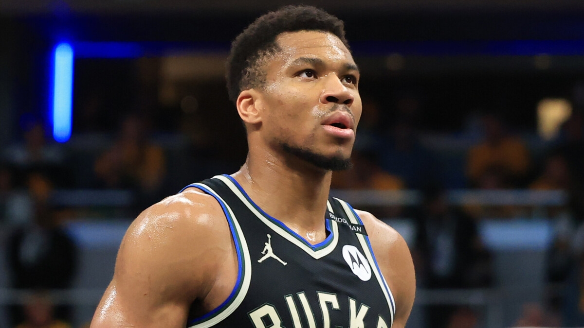 Лидер «Милуоки» Адетокунбо не смог доиграть матч против «Кливленда» из‑за травмы Лидер «Милуоки» Адетокунбо не смог доиграть матч против «Кливленда» из‑за травмы