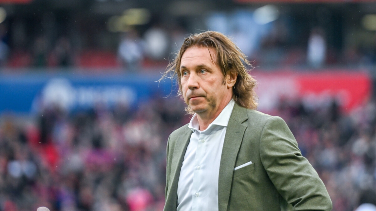 Мостовой о совмещении Карпина: «Можно еще и третью команду взять. Все знают, что это неправильно» Мостовой о совмещении Карпина: «Можно еще и третью команду взять. Все знают, что это неправильно»