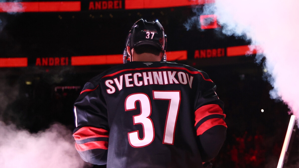 «Каролина» обыграла «Баффало» в матче НХЛ, Свечников набрал два очка