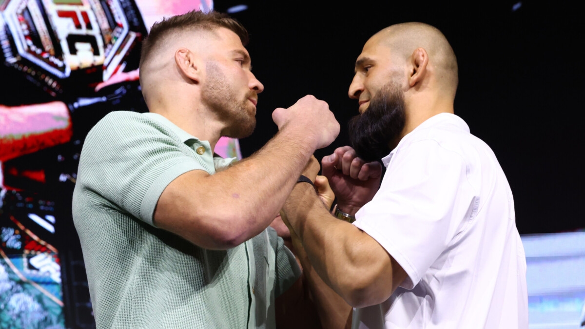 Чимаев и Дю Плесси прошли взвешивание перед титульным поединком на UFC 319