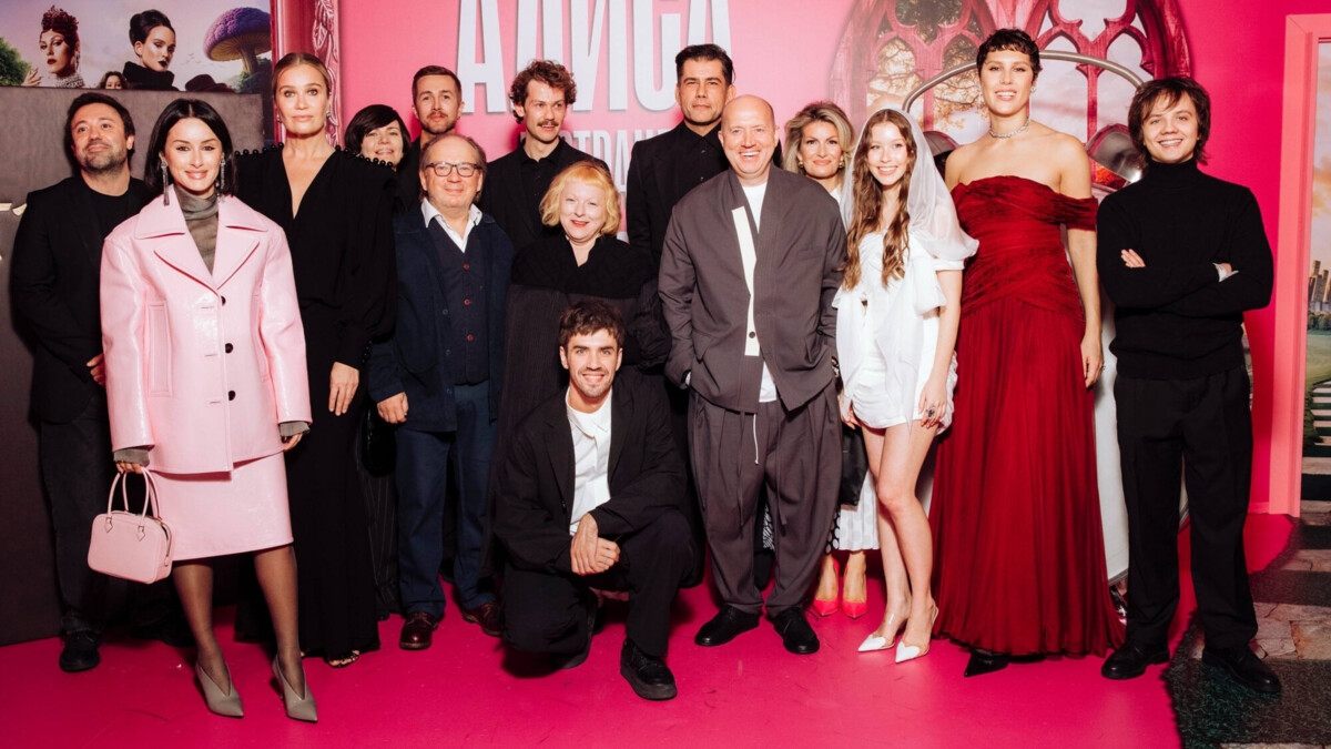 «Теперь я счастливый человек». Тина Канделаки назвала подарком отечественную экранизацию сказки «Алиса в Стране чудес» «Теперь я счастливый человек». Тина Канделаки назвала подарком отечественную экранизацию сказки «Алиса в Стране чудес»