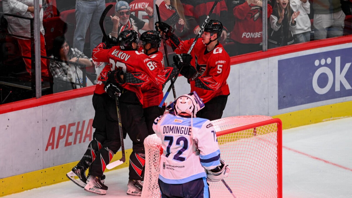 «Авангард» обыграл «Сибирь» в стартовом матче домашнего предсезонного турнира