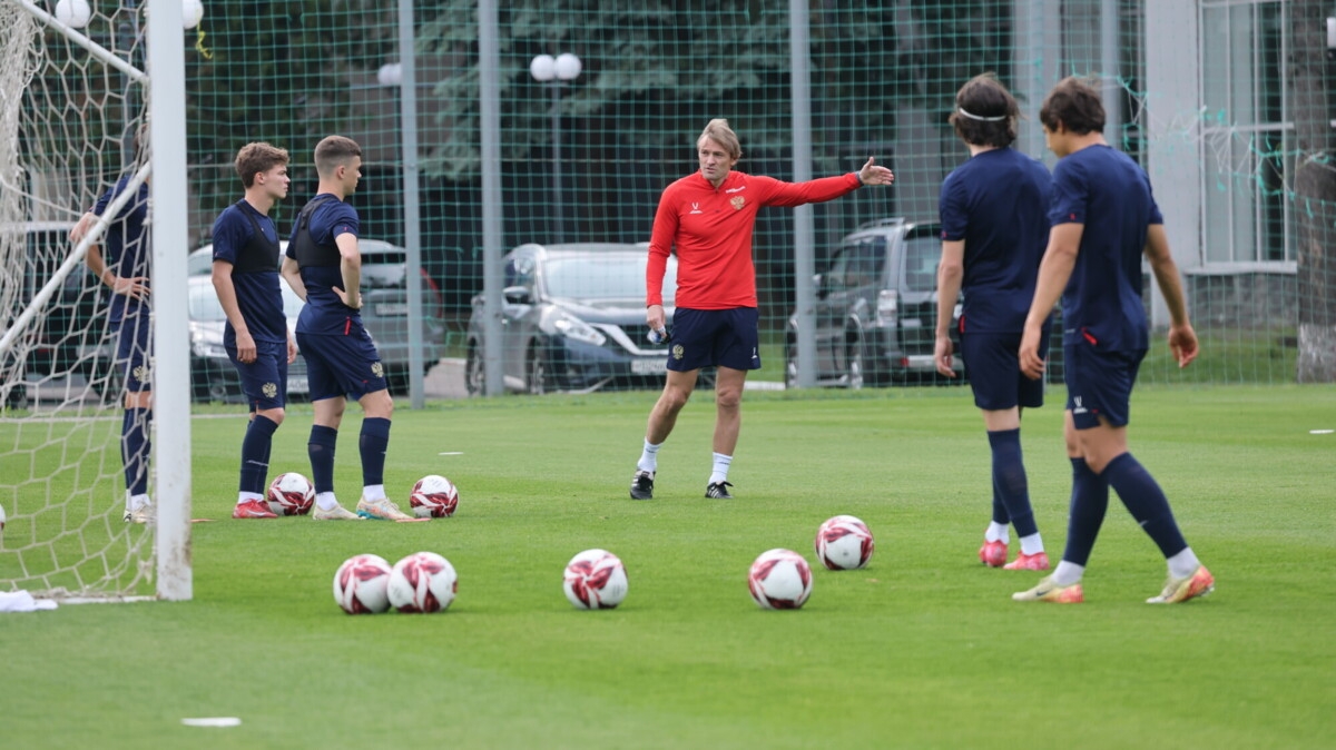 «Хотелось бы похвалить и отметить работу тренера молодежной сборной России» — призер ЕВРО‑2000 Луиджи Ди Бьяджо