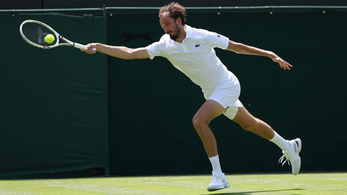 Медведев проиграл 64‑й ракетке мира Бонци в первом круге Уимблдона