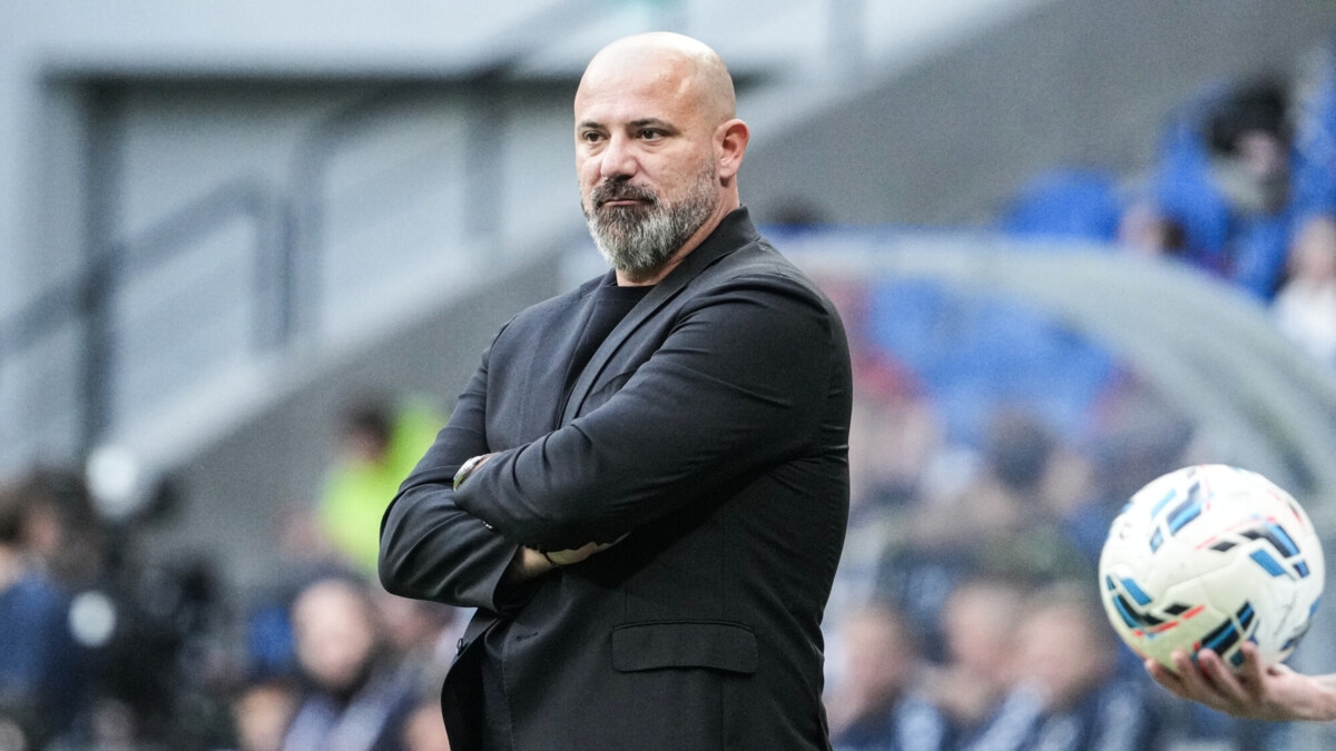 «Это всё игра на публику. В европейских чемпионатах тренер не может так себя вести» — Ледяхов об удалении Станковича «Это всё игра на публику. В европейских чемпионатах тренер не может так себя вести» — Ледяхов об удалении Станковича