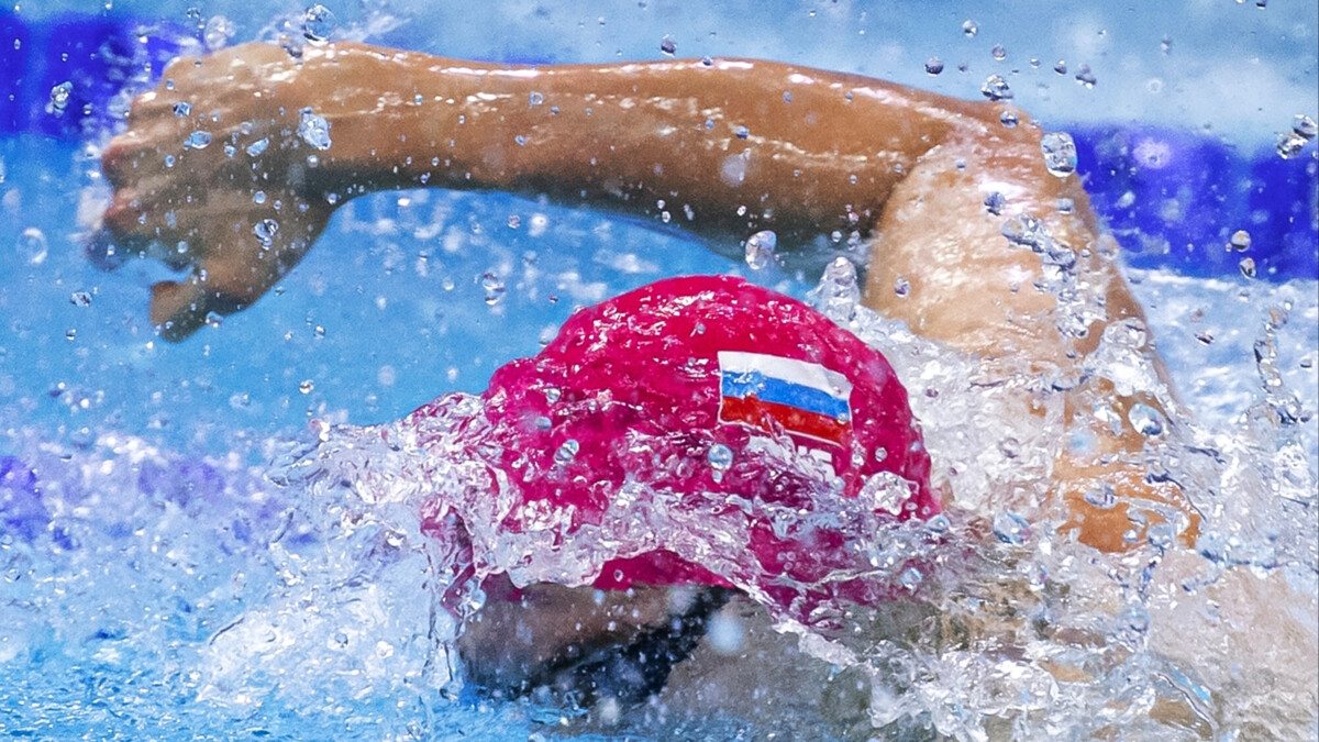 Российский пловец Щербаков завоевал золото на юниорском чемпионате Европы в Словакии