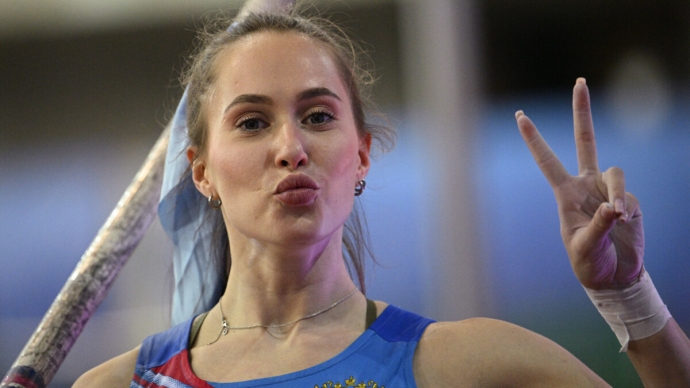 Кнороз и Шмыков одержали победы в прыжках с шестом...