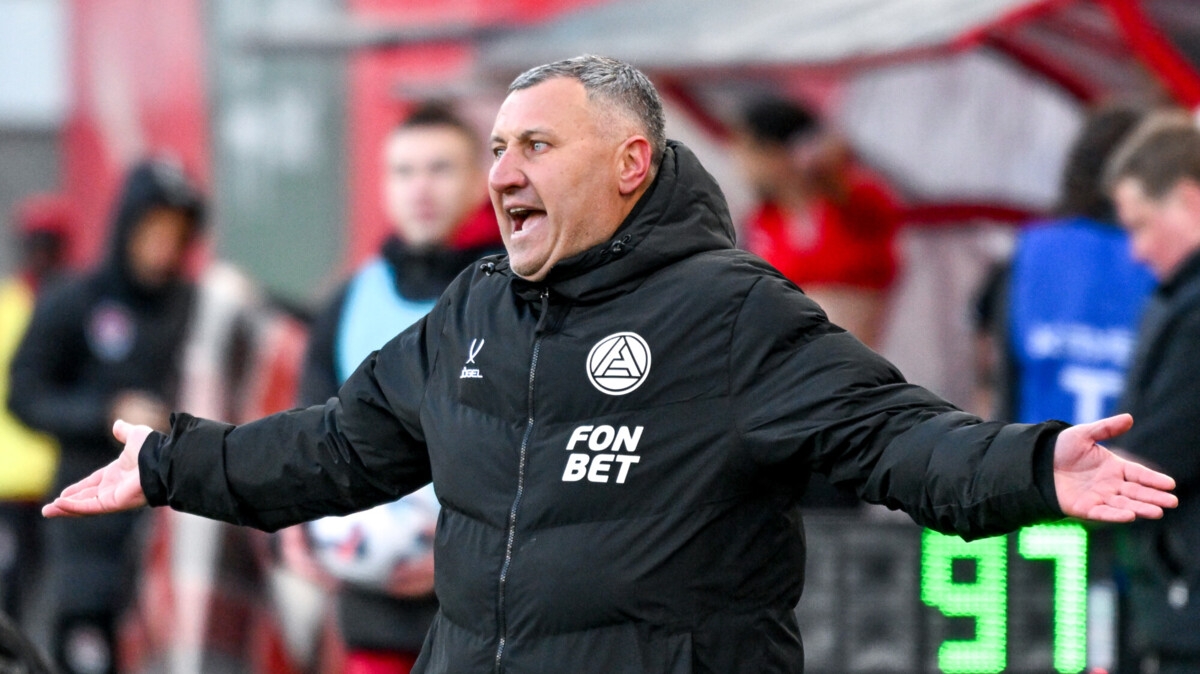 Тренер «Акрона»: «Ошибка арбитров привела к эпизоду с третьим голом. Решение вызвало бурю негодования, момент выглядел смешно»