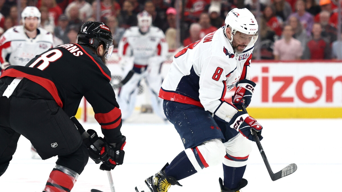 «Не надо Овечкину сейчас гнаться за 50 голами в сезоне. Не стоит уже напрягаться» — Мостовой «Не надо Овечкину сейчас гнаться за 50 голами в сезоне. Не стоит уже напрягаться» — Мостовой