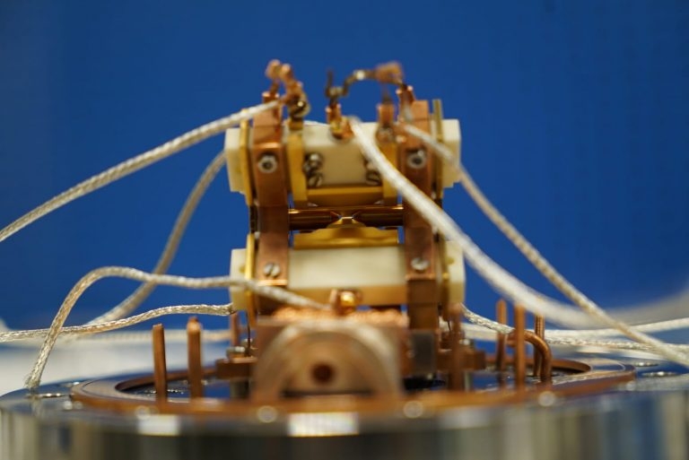 В России испытали 50-кубитный квантовый компьютер на холодных ионах В России испытали 50-кубитный квантовый компьютер на холодных ионах