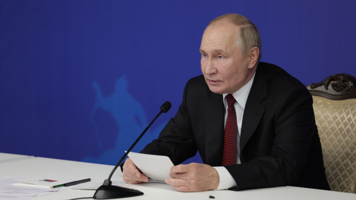 Путин поздравил женскую сборную России с победой на командном ЧМ по шахматам