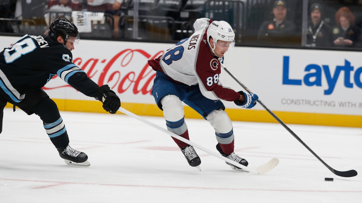 Три очка Сергачева помогли «Юте» обыграть «Колорадо» в матче НХЛ Три очка Сергачева помогли «Юте» обыграть «Колорадо» в матче НХЛ