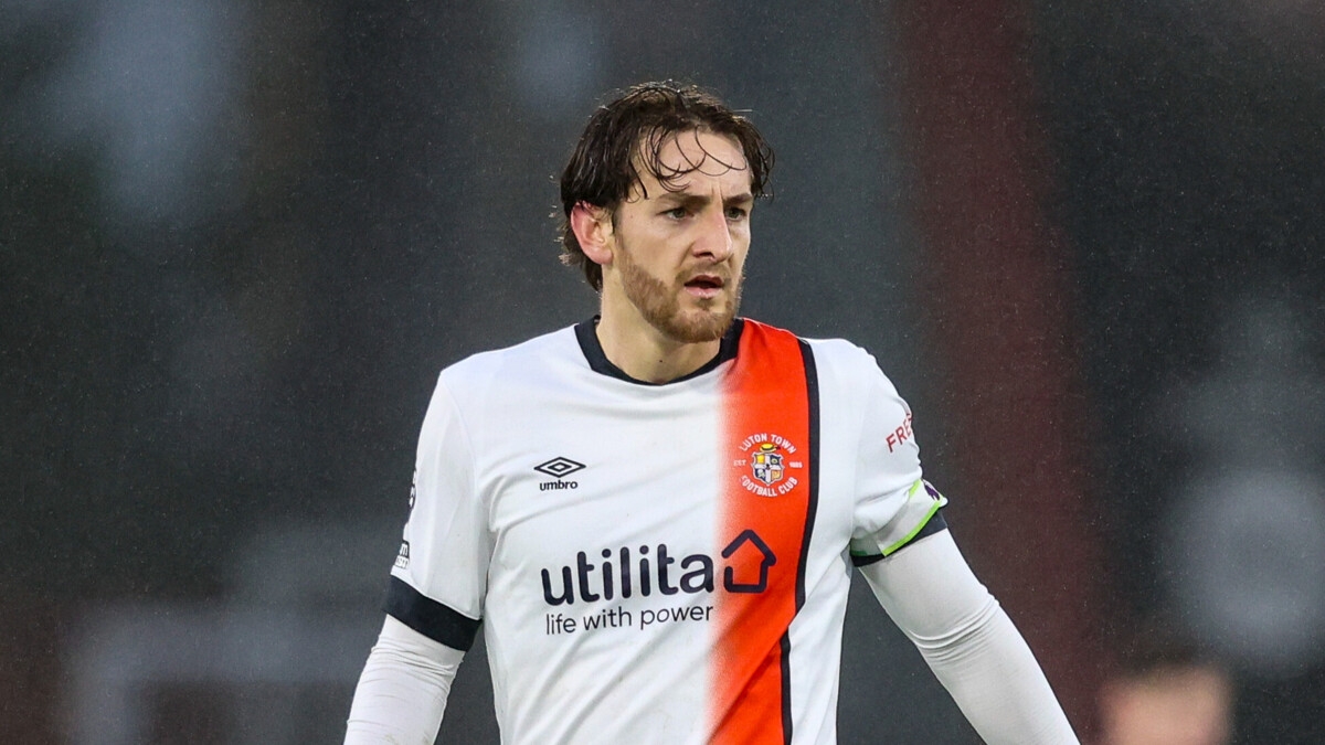 Перенесший сердечный приступ на поле футболист возобновил карьеру через два года Перенесший сердечный приступ на поле футболист возобновил карьеру через два года