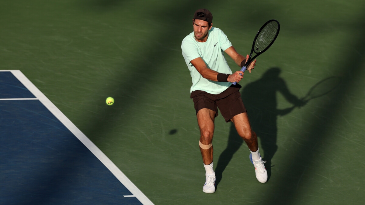 Хачанов вышел в третий круг теннисного турнира серии «Мастерс» в Париже