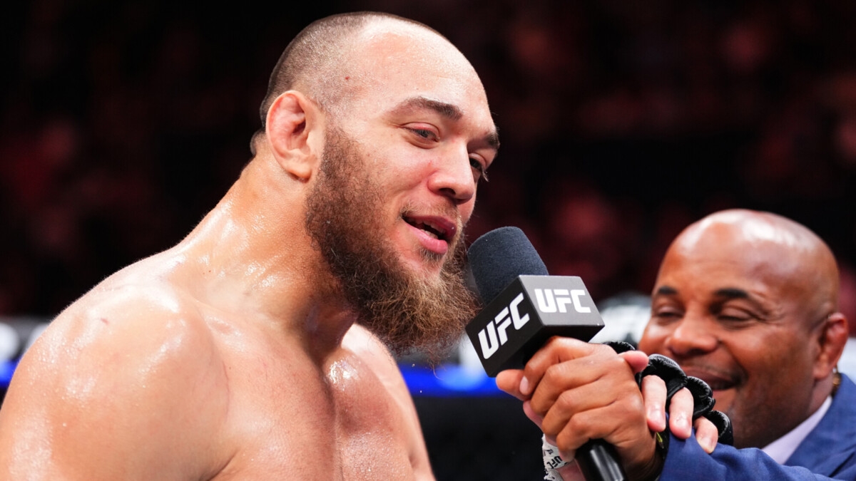 Бразильский боец UFC вышел на бой в США под песню «Матушка Земля» и признался в любви к России после победы