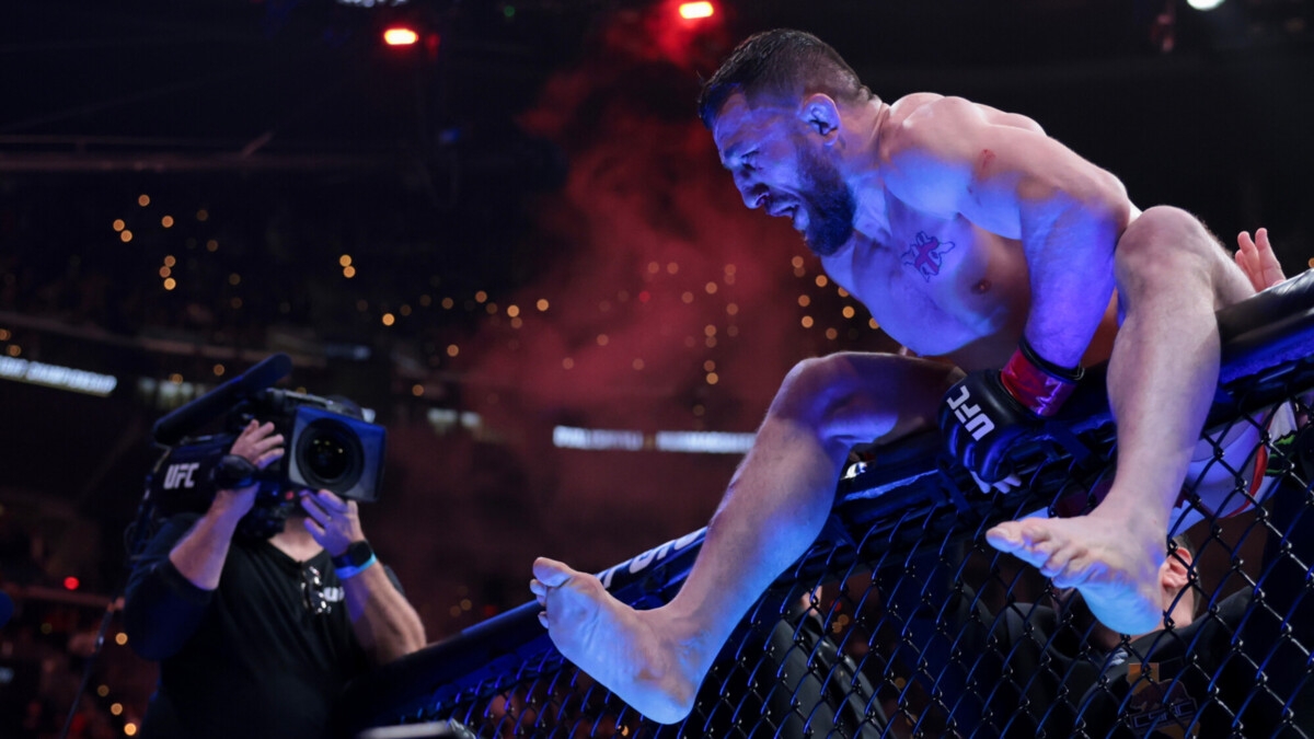 Двалишвили получил травму за две недели до главного боя UFC 316