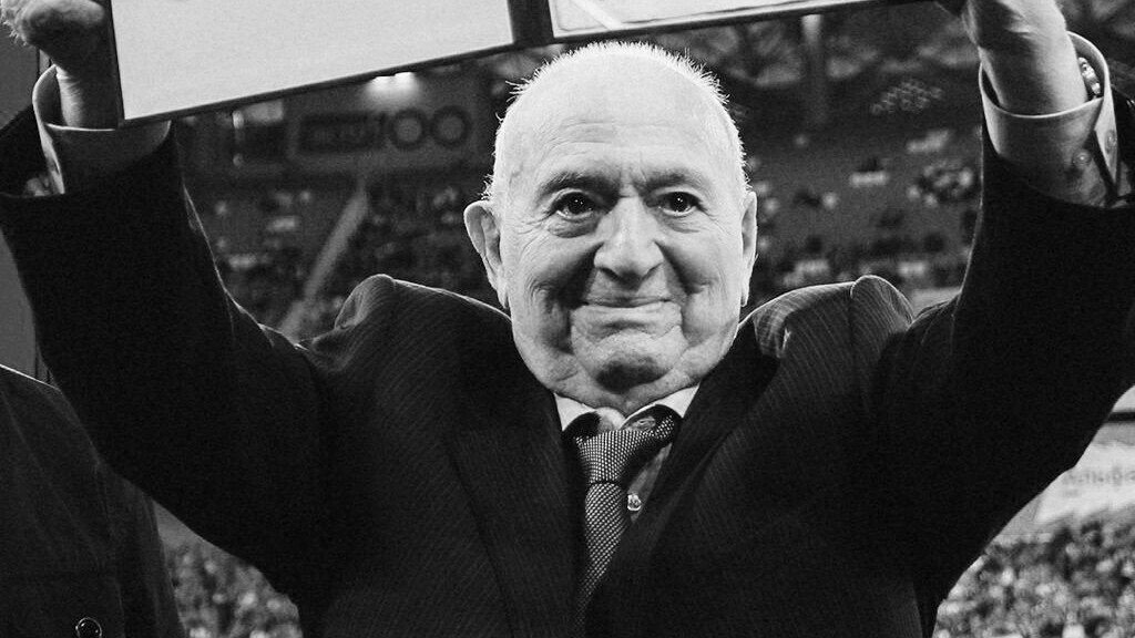 «Симонян навсегда останется в памяти и сердцах миллионов людей. Он был настоящей легендой» — Кирилл Комбаров