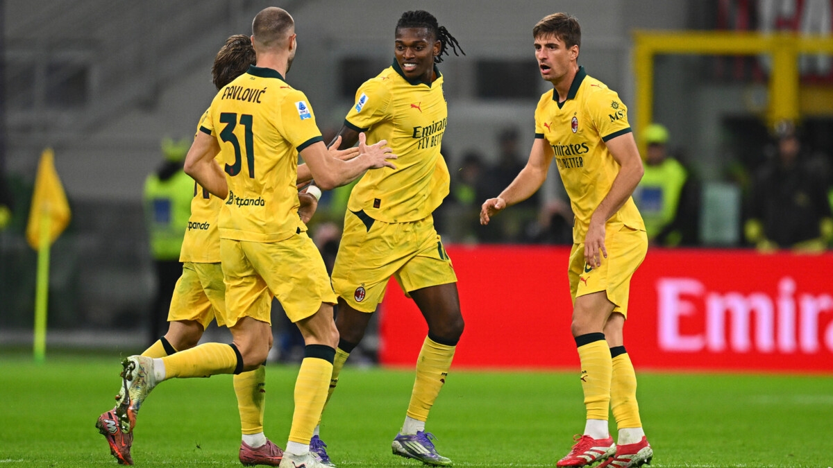 «Милан» обыграл «Фиорентину» благодаря дублю Леау и возглавил таблицу Серии А «Милан» обыграл «Фиорентину» благодаря дублю Леау и возглавил таблицу Серии А