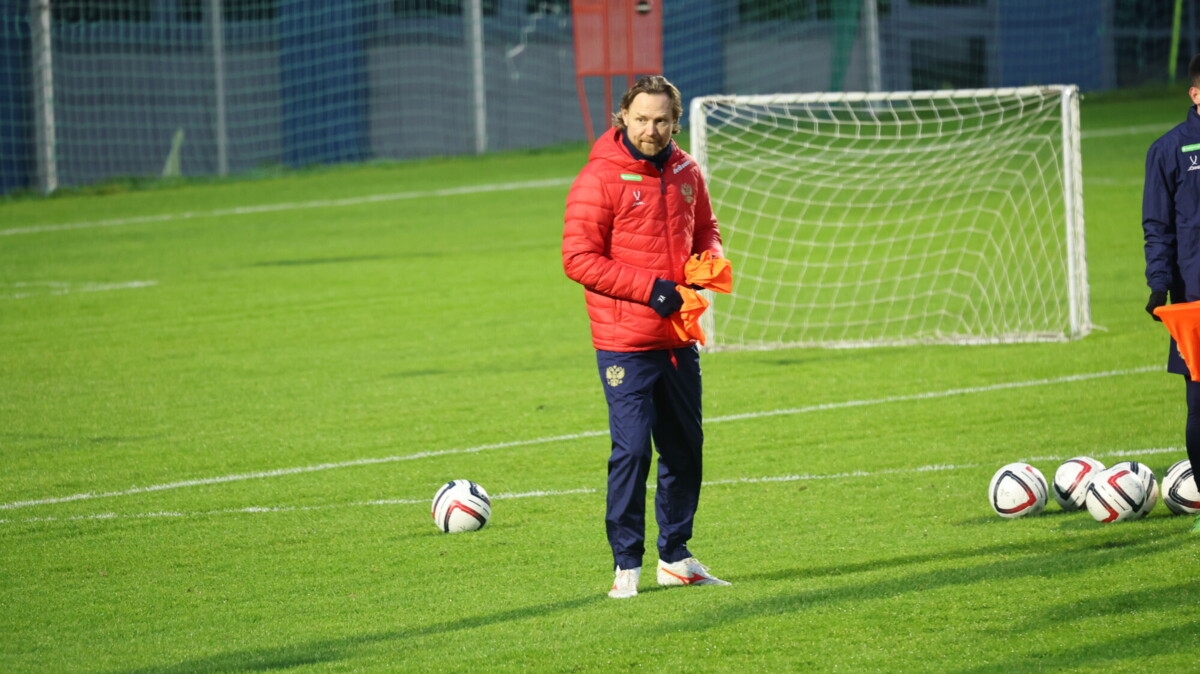 Карпин ответил на вопрос, не устал ли он от совмещения постов в «Динамо» и сборной России