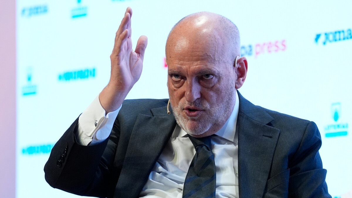 Глава Ла Лиги Тебас предложил ввести в футболе видеоповторы по запросам главных тренеров Глава Ла Лиги Тебас предложил ввести в футболе видеоповторы по запросам главных тренеров