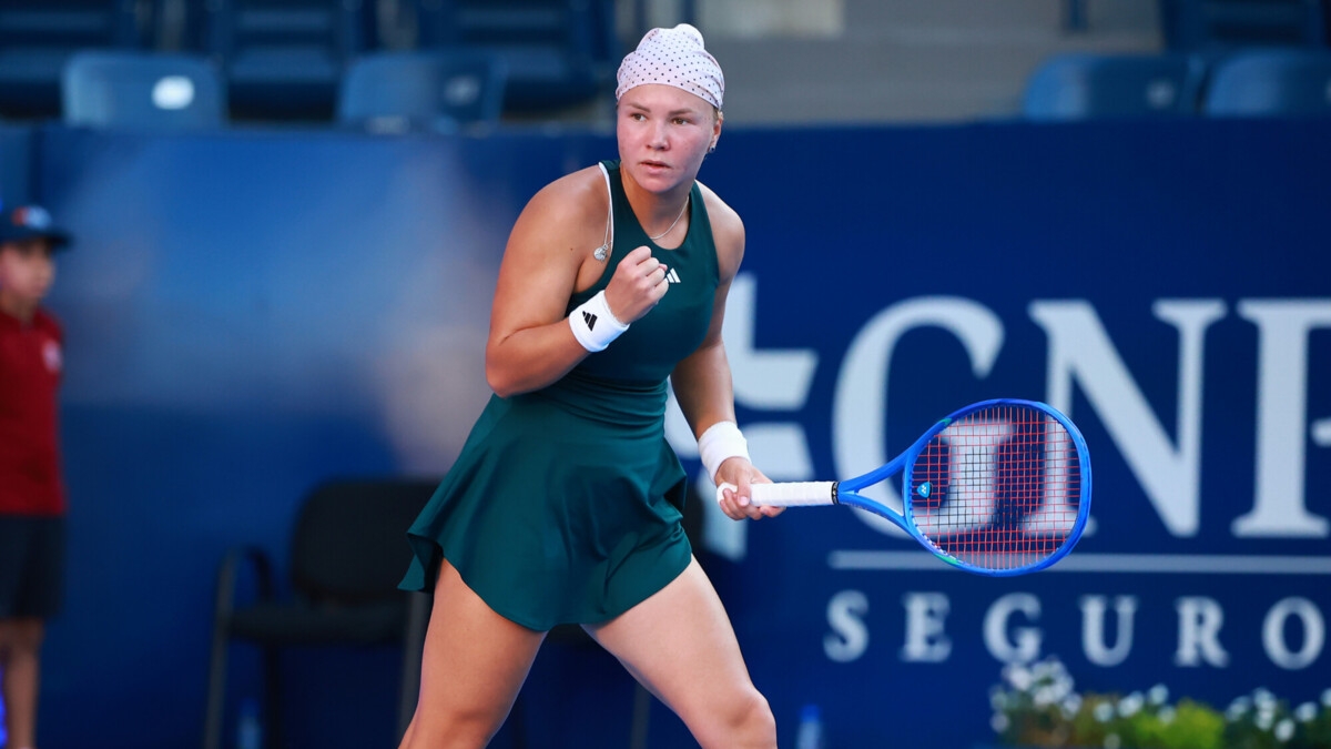 Шнайдер обыграла Александрову в финале теннисного турнира в Монтеррее