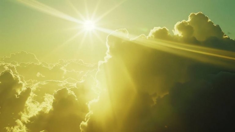 Солнце устроило вспышку: к Земле движутся два облака плазмы Солнце устроило вспышку: к Земле движутся два облака плазмы