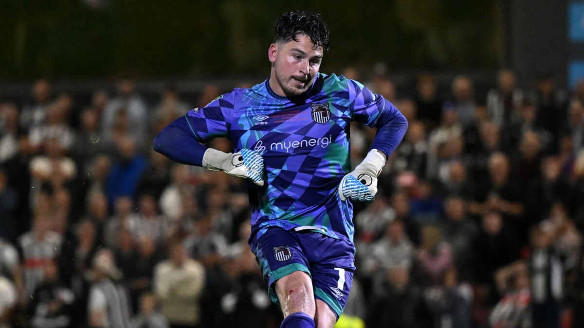 «Я немного разозлен». Вратарь «Гримсби» признался, что болеет за «Манчестер Юнайтед»