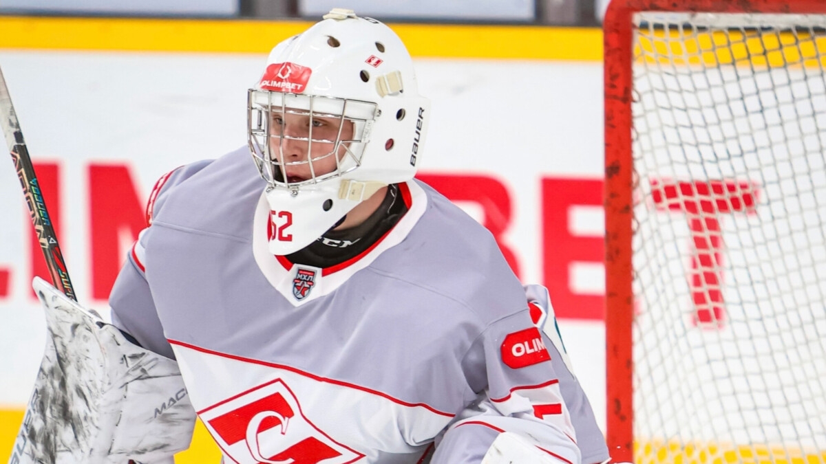 Вратарь Фролов включил трех россиян в тройку лучших голкиперов мира