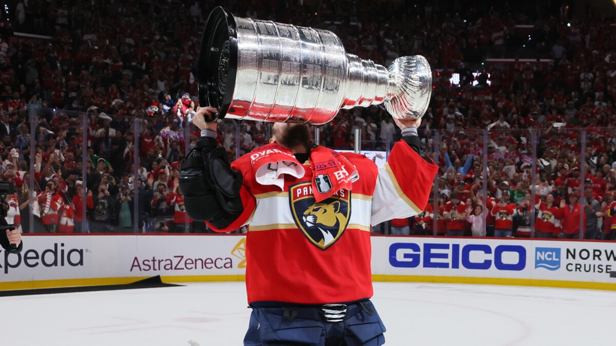 Губерниев о Кубке Стэнли: &laquo;Не думаю, что россияне огорчатся от того, что не увидят американские трофеи на русской земле&raquo;