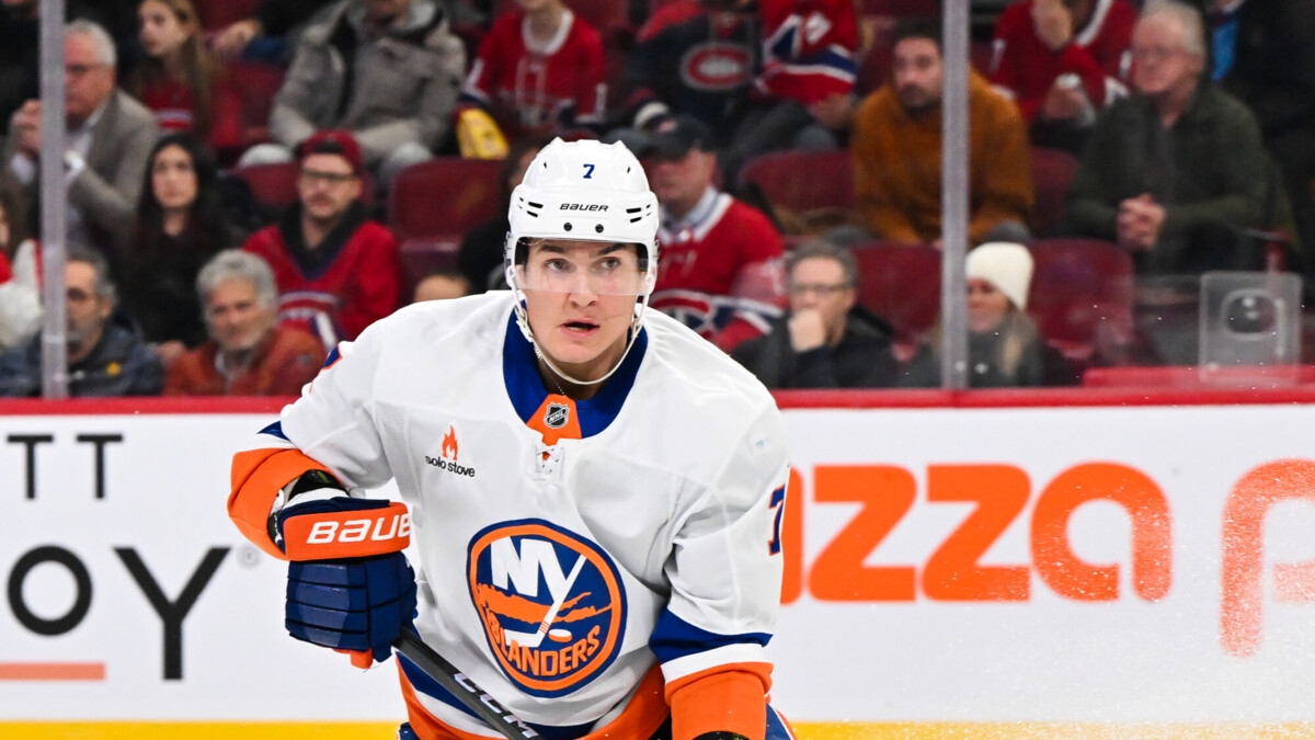 Нападающий «Айлендерс» Цыплаков подал заявление в арбитраж по зарплате