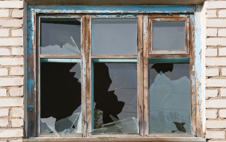 Последствия удара ВСУ по селу в Курской области попали на видео