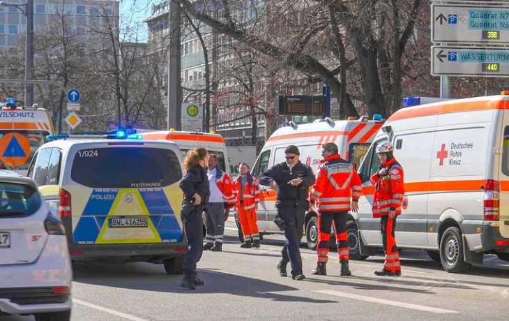 Наезд автомобиля на десятки людей в Германии попал на видео Наезд автомобиля на десятки людей в Германии попал на видео