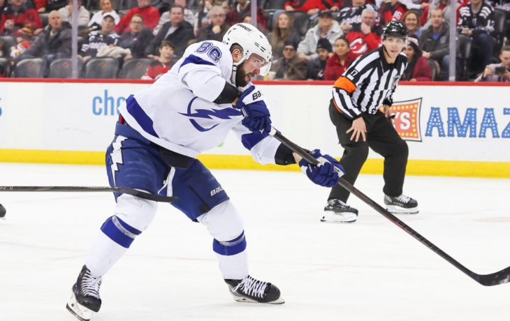 &laquo;Тампа&raquo; проиграла &laquo;Бостону&raquo; в матче НХЛ, Кучеров отдал 43‑й голевой пас в сезоне