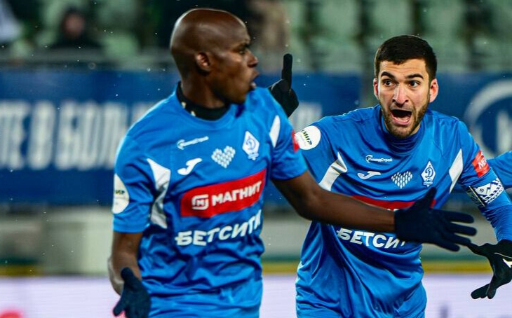 Футболист махачкалинского &laquo;Динамо&raquo; Касинтура объяснил, почему не утеплился на матч с &laquo;Локомотивом&raquo;