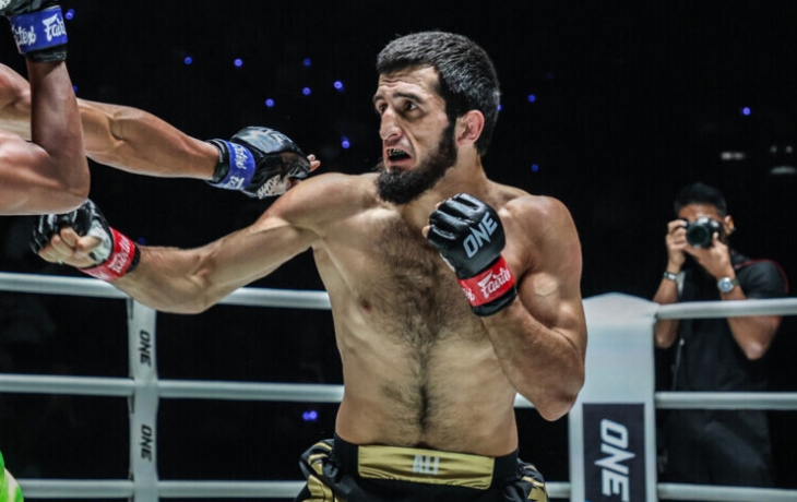 Али Салдоев против Джордана Эступиньяна: схватка на ONE Fight Night 31 на стадионе Люмпини