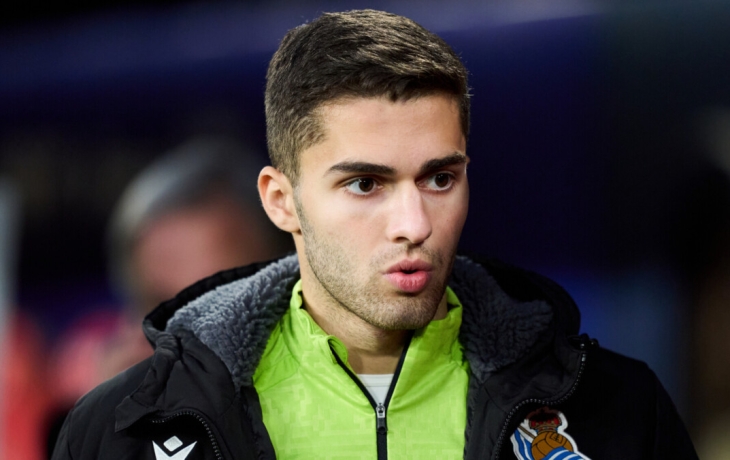 Захарян пока не прилетел в Англию на матч с &laquo;Манчестер Юнайтед&raquo; из‑за проблем с визой &mdash; СМИ