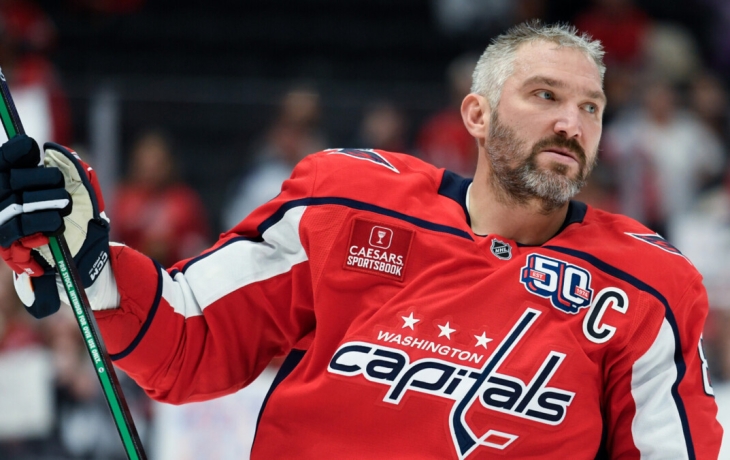 Все хоккеисты &laquo;Вашингтона&raquo; выбежали на лед, когда Овечкин повторил снайперский рекорд Гретцки