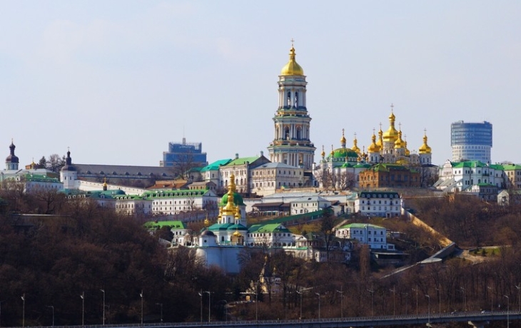 В Киево-Печерской лавре завалился золотой крест В Киево-Печерской лавре завалился золотой крест