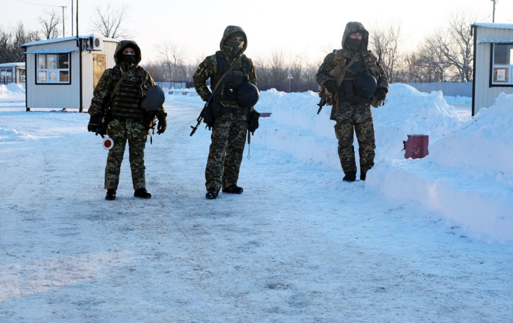 Шоссе на границе Украины и Белоруссии перекрыли валунами и мусором