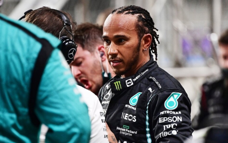 «Мерседес» устроил Хэмилтону чемпионские проводы перед уходом в «Феррари» «Мерседес» устроил Хэмилтону чемпионские проводы перед уходом в «Феррари»