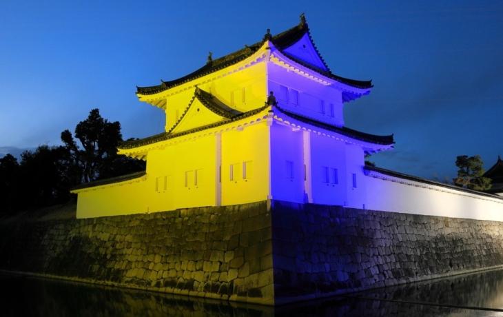 Премьер Японии поговорил по телефону с Зеленским Премьер Японии поговорил по телефону с Зеленским