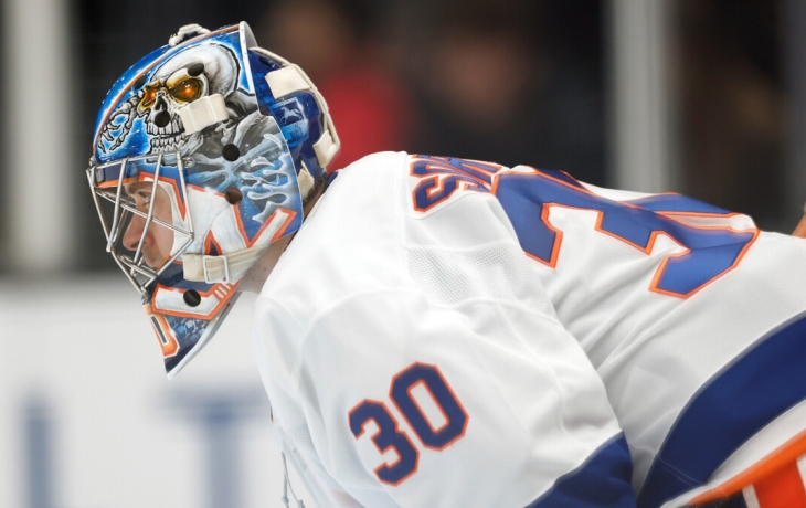 Вратарь &laquo;Айлендерс&raquo; Сорокин подарил свою клюшку Овечкину