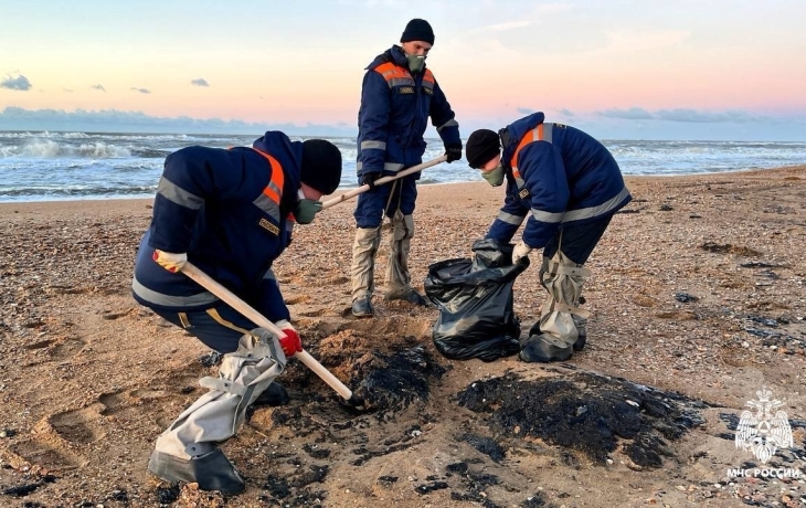 Разлив нефтепродуктов у побережья Анапы показали на снимках из космоса Разлив нефтепродуктов у побережья Анапы показали на снимках из космоса