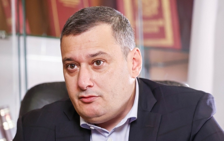 Хинштейн вынес на обсуждение отпуск местной чиновницы за границей Хинштейн вынес на обсуждение отпуск местной чиновницы за границей