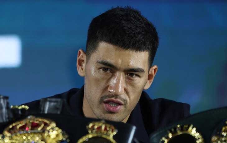 Бивол после победы над Бетербиевым сделал фото с флагами России и Киргизии