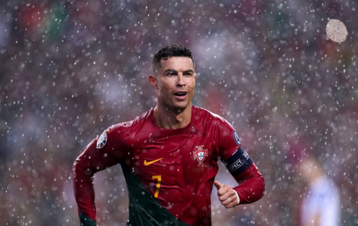 Роналду показал, как окунулся в прорубь в Лапландии Роналду показал, как окунулся в прорубь в Лапландии