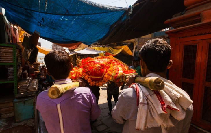 Мужчина внезапно «ожил» и сорвал собственные похороны Мужчина внезапно «ожил» и сорвал собственные похороны